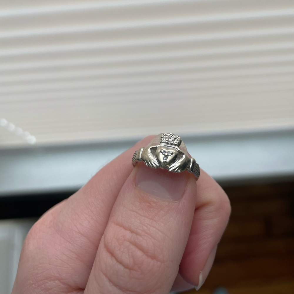 White gold claddagh ring